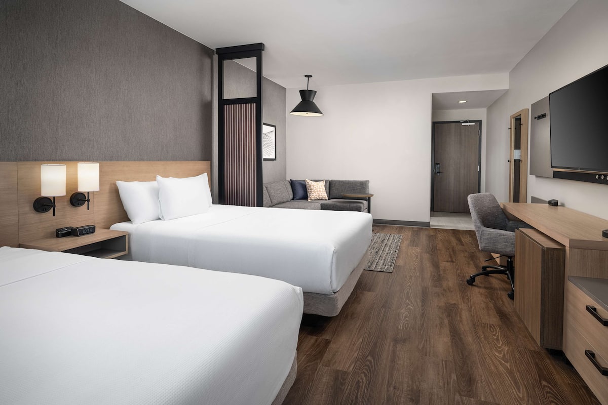 Premium bedding, in-room safe, desk, free WiFi