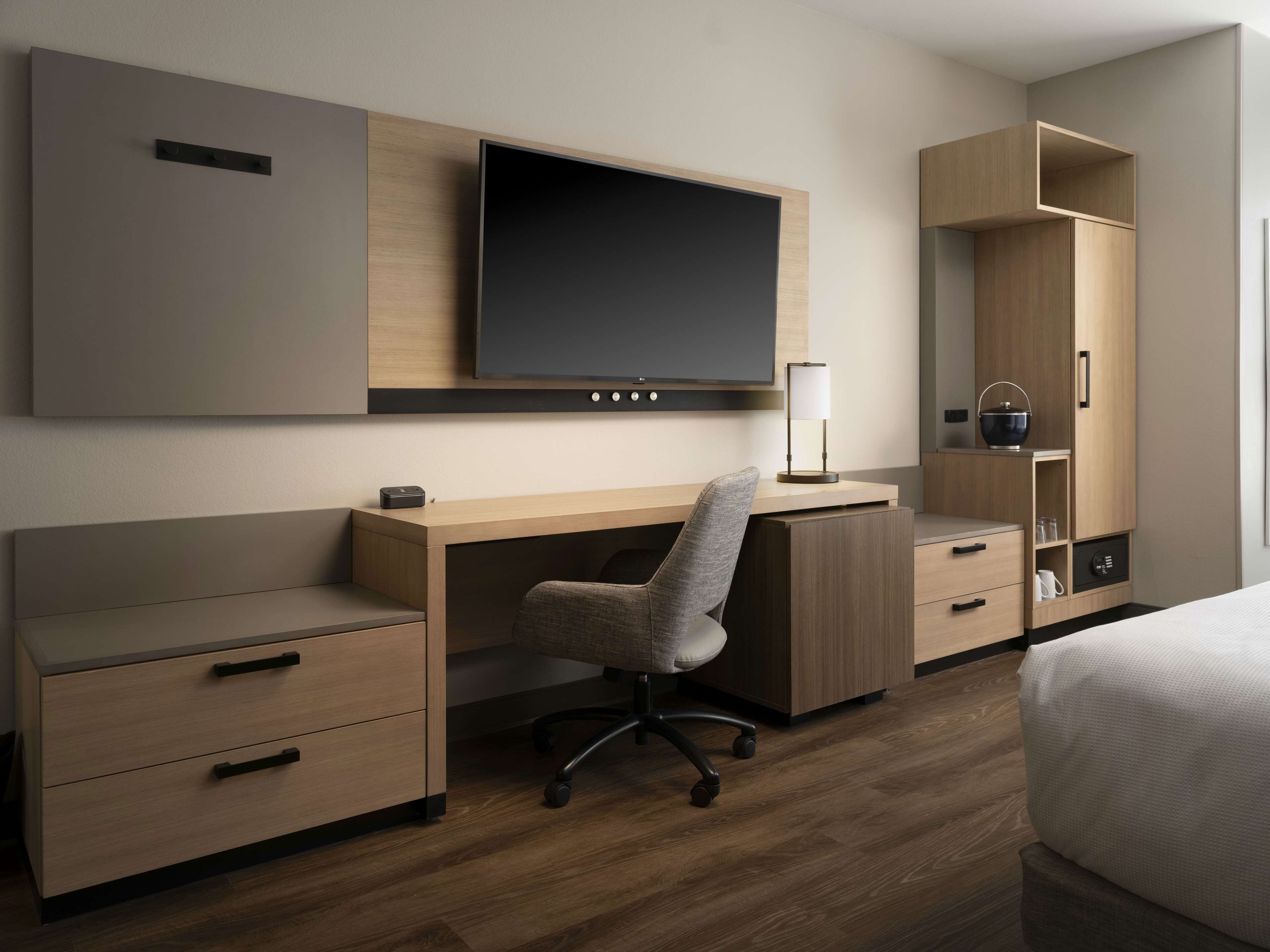 premium bedding, in-room safe, desk, free wifi