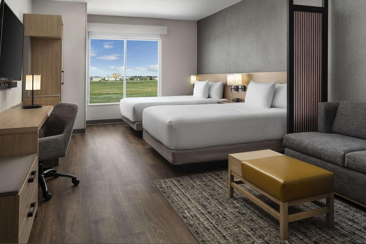 Premium bedding, in-room safe, desk, free WiFi