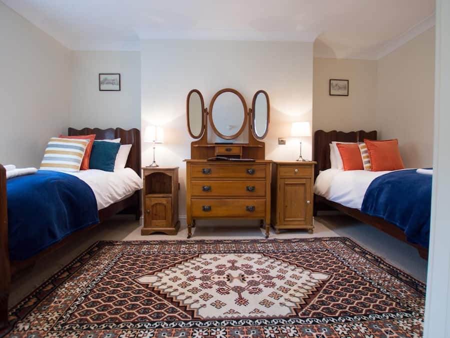 Twin kamer | Hypoallergeen beddengoed, pillowtop-bedden, individueel gedecoreerd
