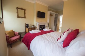 Hypo-allergenic bedding, pillowtop beds, individually decorated - The Portland Guesthouse (Cheltenham)