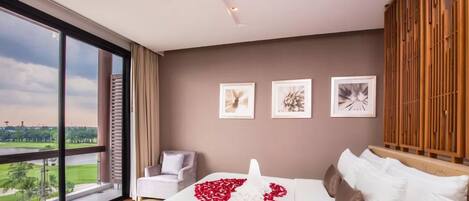 1 bedroom, iron/ironing board, free WiFi, alarm clocks