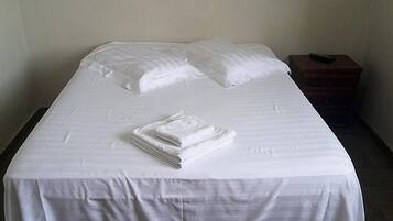 Chambre Double | Minibar, bureau, fer et planche à repasser, Wi-Fi gratuit