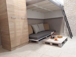 Studio | Living area