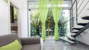 Maisonette, 2 Schlafzimmer (Ap1) | Wohnbereich | Fernseher