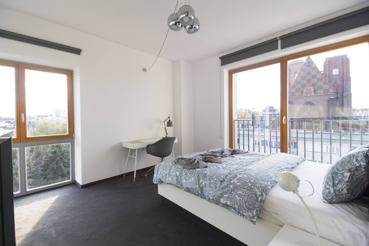 Grand Apartment | Premium bedding, desk, laptop workspace, iron/ironing board