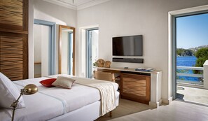 In-room safe, desk, laptop workspace, soundproofing - Belvedere Waterfront Villa & Suites - The Leading Hotels of the World (Mykonos)