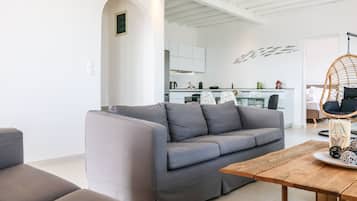 Vil·la, 3 dormitoris, piscina privada | Sala d'estar | Televisor de pantalla plana