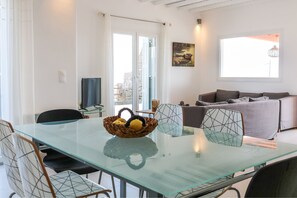 Villa, 3 Schlafzimmer, eigener Pool | Essbereich im Zimmer