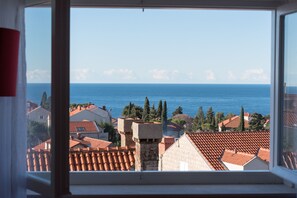 Apartamento família | Cofres nos quartos, escrivaninha, ferros/tábuas de passar roupa