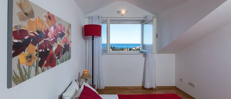 Family Apartment | In-room safe, desk, iron/ironing board, free WiFi