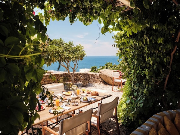 Breakfast buffet - Belvedere Hilltop Complex Rooms & Suites - The Leading Hotels of the World (Mykonos)