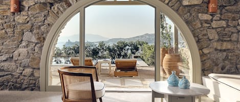 Hilltop Sea View Suite with Private Pool | Vue de la chambre