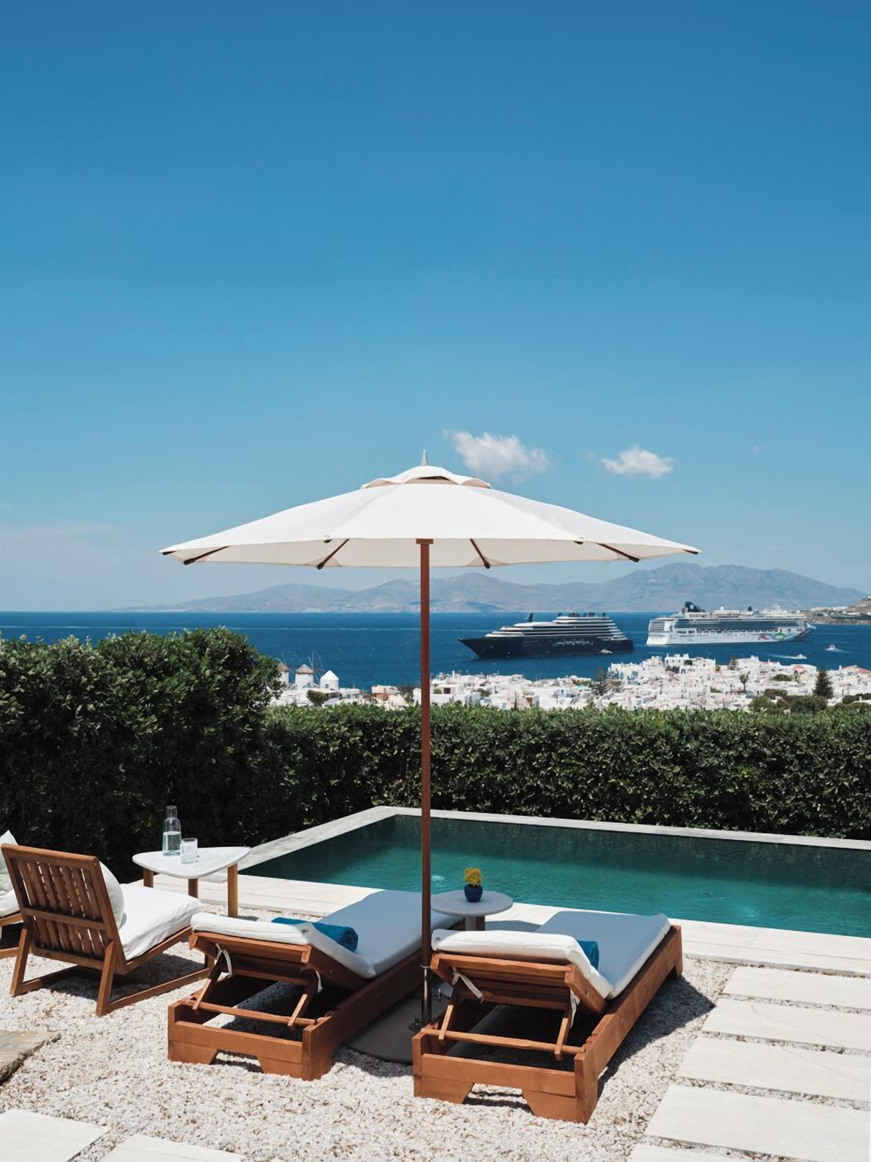 Hilltop Sea View Suite with Private Pool | Minibar, in-room safe, desk, laptop workspace