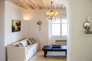 Huvila, 3 makuuhuonetta, yksityinen uima-allas | Oleskelualue | Taulutelevisio