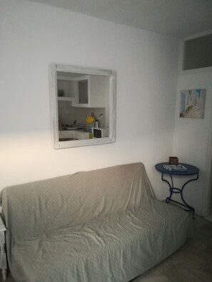 Studio | Iron/ironing board, free WiFi, bed sheets