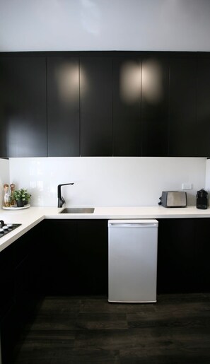 Fridge, microwave, stovetop, coffee/tea maker