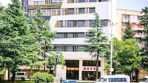 A hotel named "West Tower" with a modern architectural design, featuring multiple floors and a prominent entrance. - West Tower Hotel (Kutaisi)