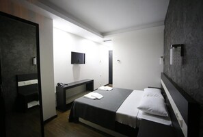 Premium bedding, soundproofing, free WiFi, bed sheets - West Tower Hotel (Kutaisi)