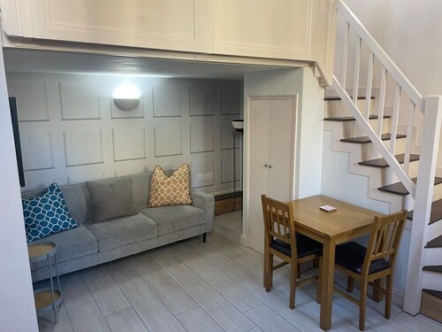 The Coach House with Parking - Hopewell