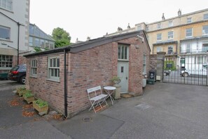 Exterior - The Coach House with Parking - Hopewell (Bristol)
