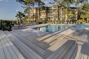Outdoor pool - Beachside Tennis 1881 (Hilton Head Island)