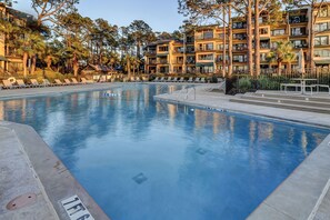 Outdoor pool - Beachside Tennis 1881 (Hilton Head Island)