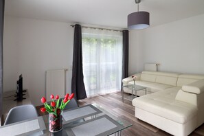 Apartment (1 inkl. Endreinigung EUR 69) | Wohnzimmer | Flachbildfernseher