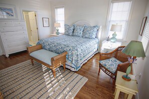 5 bedrooms, iron/ironing board, internet, bed sheets