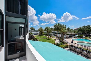 Terrace/patio - 2 Bedroom/2 Bath, Gorgeous Pool/ Bay View, On Your Own Private Harbor- Siesta Key (Siesta Key)