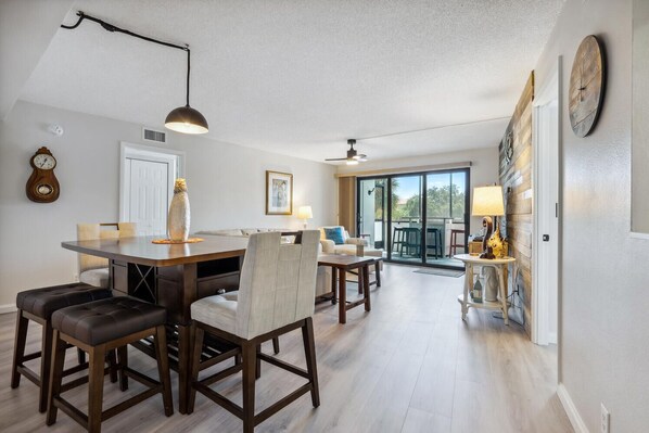 Interior - 2 Bedroom/2 Bath, Gorgeous Pool/ Bay View, On Your Own Private Harbor- Siesta Key (Siesta Key)