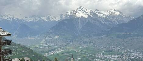 المنطقة المحيطة بالمنشأة