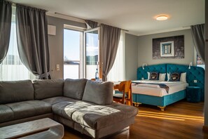 Penthouse | Coffres-forts dans les chambres, décoration personnalisée, bureau