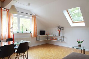 Huoneisto (4, Obergeschoss, inkl. Endreinigung) | Olohuone | Taulutelevisio