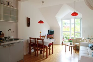 Huoneisto (5, Obergeschoss, inkl. Endreinigung) | Yksityinen keittiö | Jääkaappi, uuni, liesi, astianpesukone