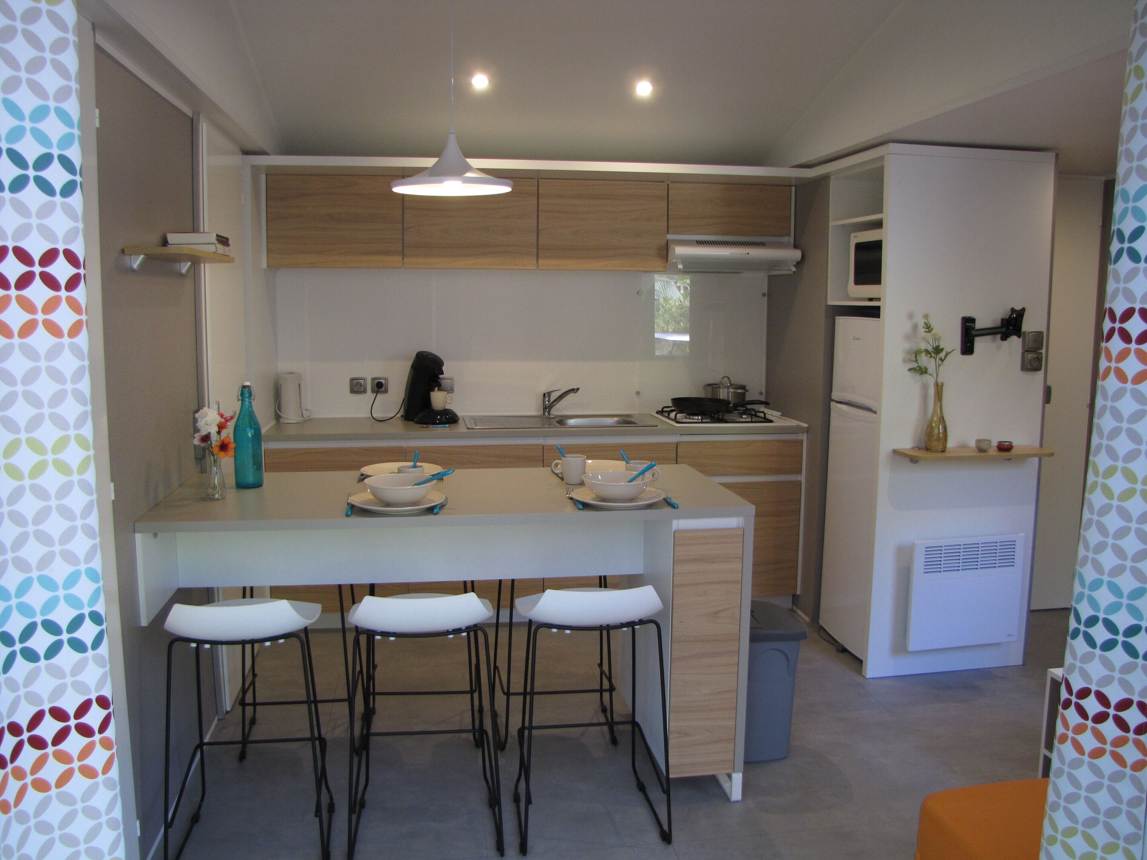 Private kitchen | Stovetop, coffee/tea maker, electric kettle, cookware/dishes/utensils