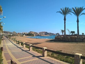 Liegestühle, Strandtücher