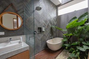 Villa Deluxe | Djupt badkar