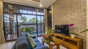 Biệt thự Superior (Unit 1) | Phòng khách | TV màn hình phẳng 