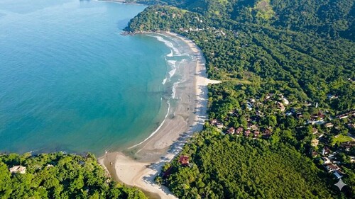 Charming house between Sahy and Baleia, 350 m from the beach, Wi-Fi. 