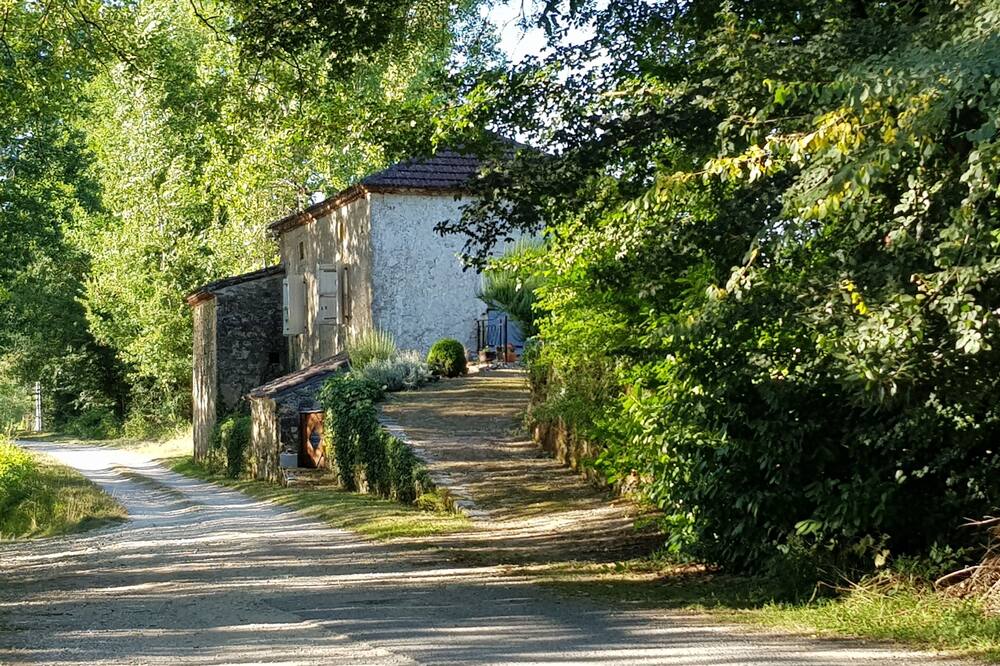 Beautiful stone cottage on the River Lot. Spring\/summer bookings available now!