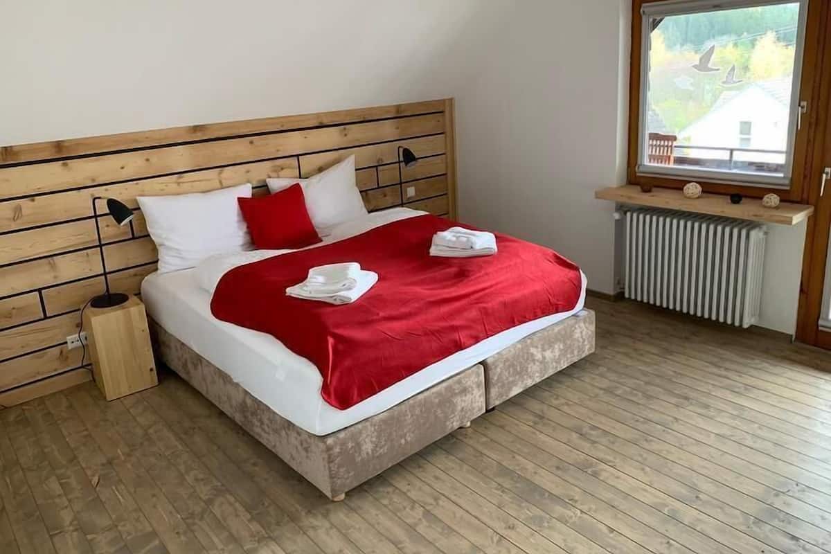 2 bedrooms, blackout curtains, iron/ironing board, free cots/infant beds