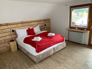 Apartment right | 2 bedrooms, blackout drapes, iron/ironing board, free cribs/infant beds - Kuckucksnester Rötenbach (Friedenweiler)