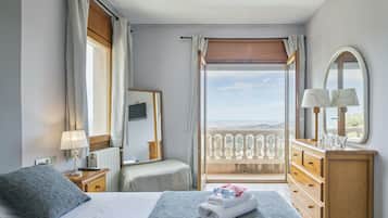 4 bedrooms, desk, iron/ironing board, free WiFi