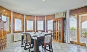 House, 4 Bedrooms, Private Pool | Living area