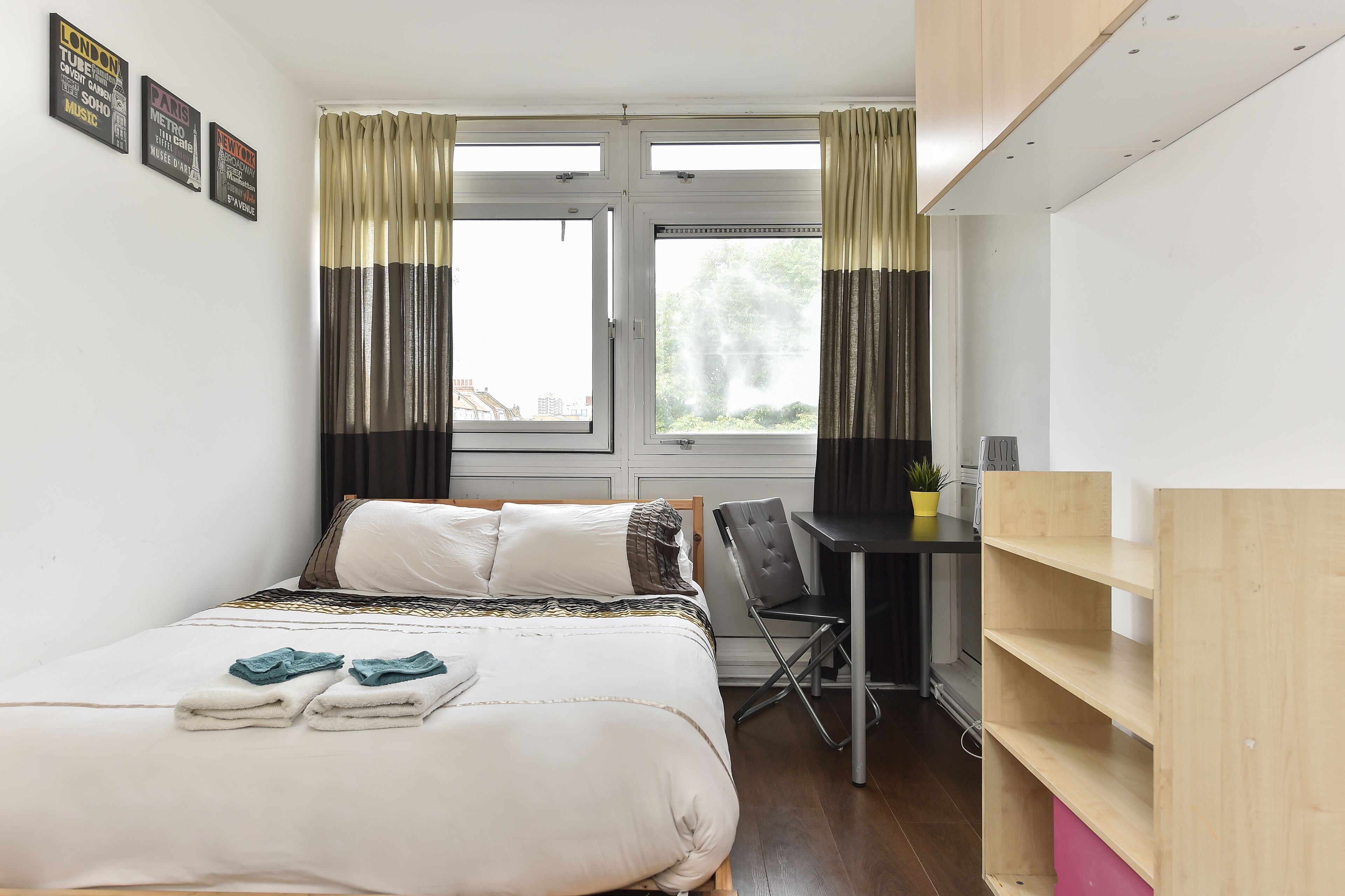 Laptop workspace, iron/ironing board, free WiFi, bed sheets