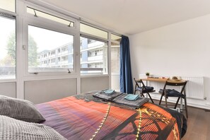 Triple Room 08 | Laptop workspace, iron/ironing board, free WiFi, bed sheets - Tower Bridge Accommodation - 8 (London)
