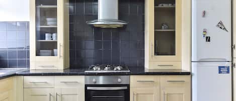 Oven, stovetop, cookware/dishes/utensils