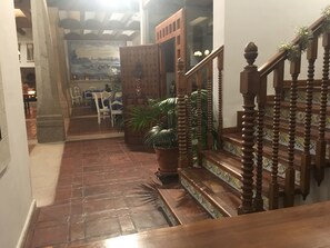 包含每日自助早餐