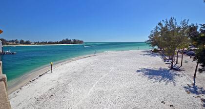 Beachside home with pool and beach access